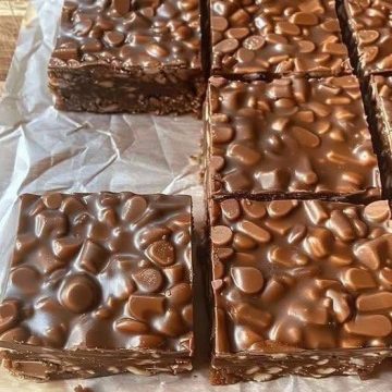 Keto Chocolate Peanut Butter Crunch Bars