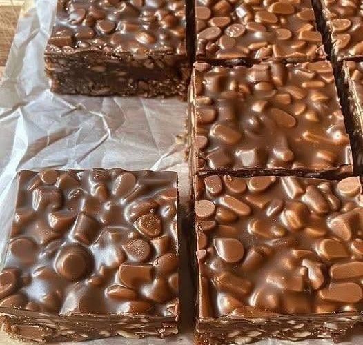 Keto Chocolate Peanut Butter Crunch Bars